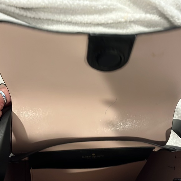 Gently used crossbody has 1 ink mark on the inside see picture 21x17 - Picture 4 of 6